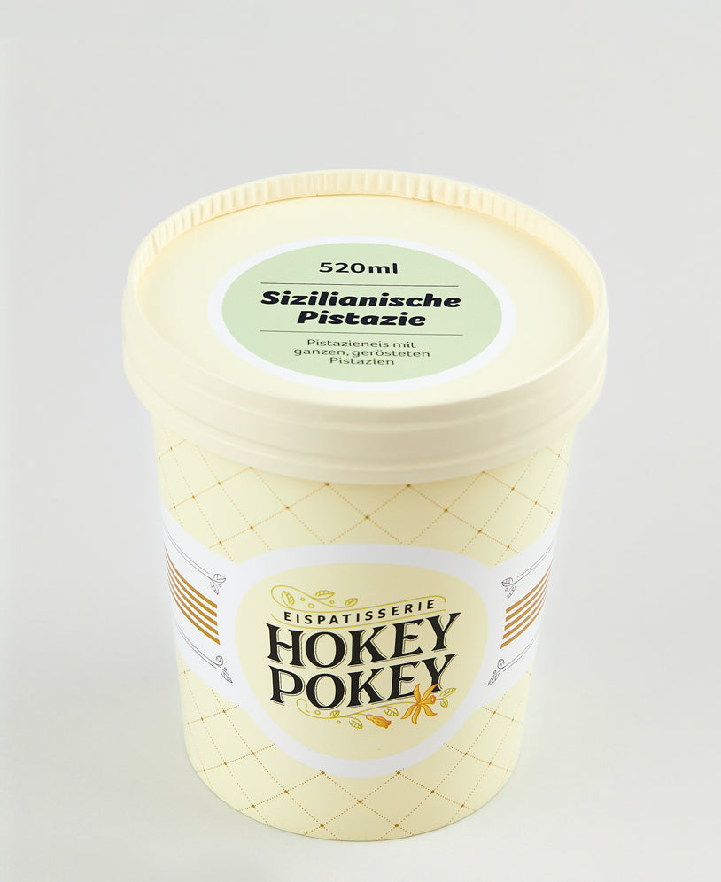 Becher mit sizilianischem Pistazieneis von Hokey Pokey – 520 ml cremiges Eis mit ganzen, gerösteten Pistazien, hergestellt in der Berliner Eispatisserie.
